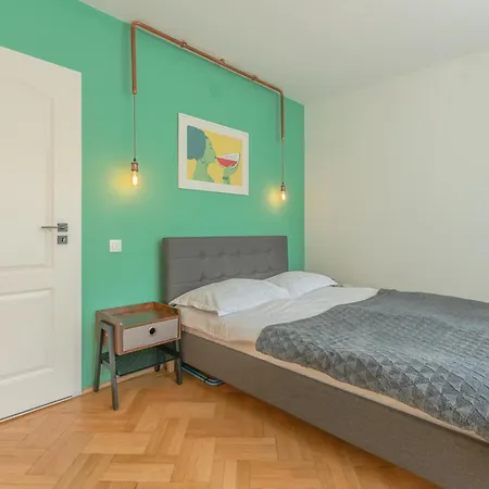 Castanilor 6 - Hip Industrial Apartment Close To City Centre Braşov Exterior foto